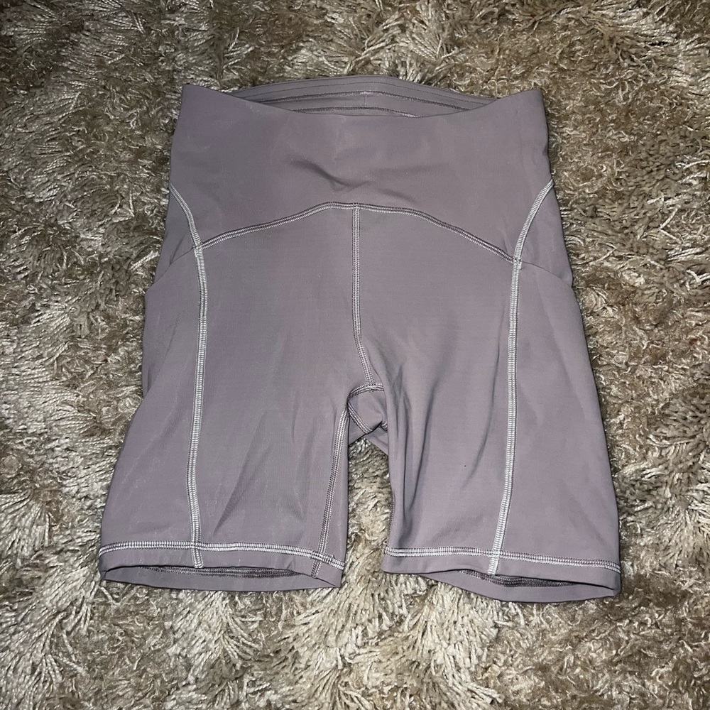 Lululemon size 4 biker shorts, Euc